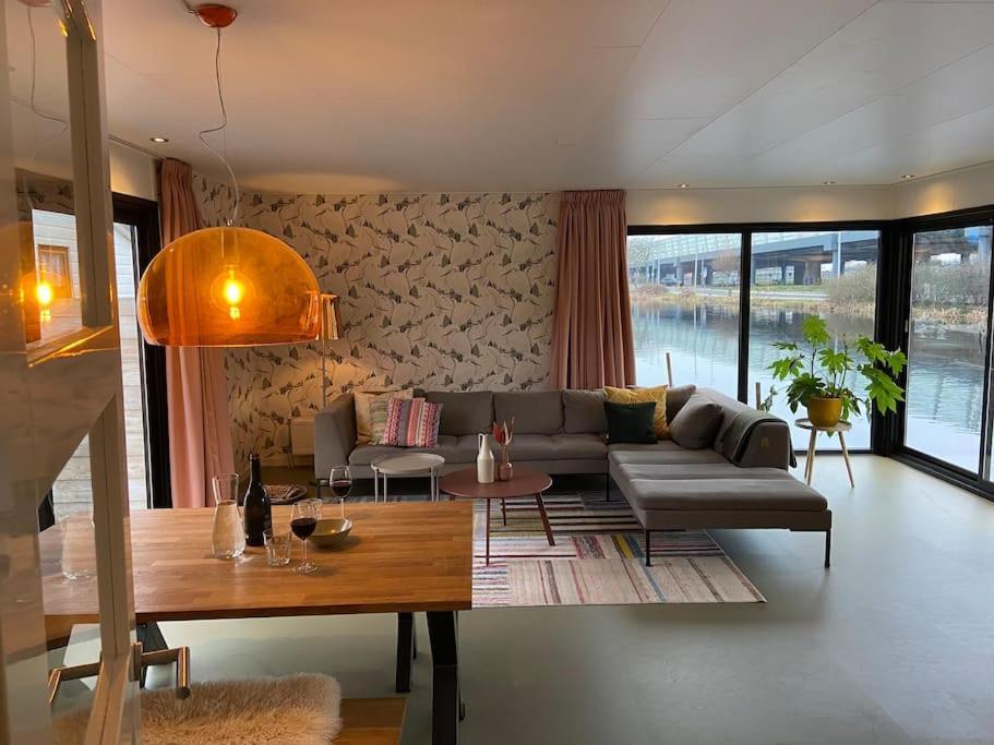 Unieke Woonark Met Privetuin En Free Parking. Apartment Rotterdam Ngoại thất bức ảnh