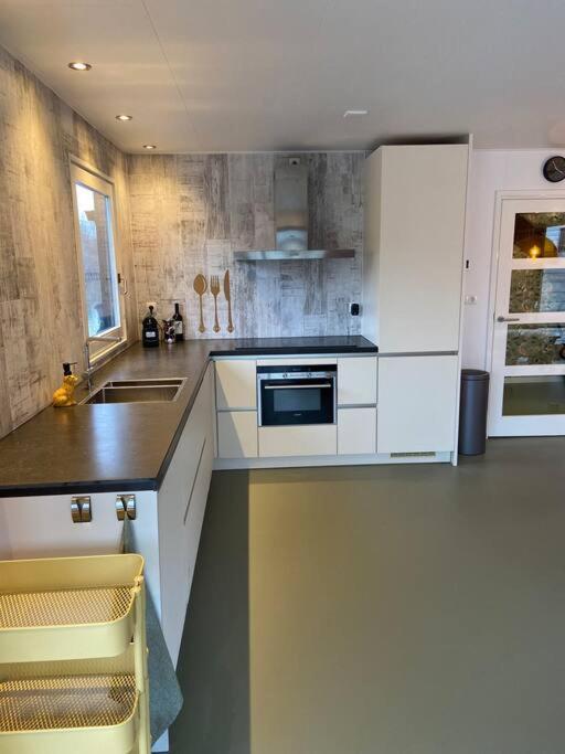 Unieke Woonark Met Privetuin En Free Parking. Apartment Rotterdam Ngoại thất bức ảnh